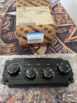 05-07 Dodge,Charger,Chrysler Ac & heater oem control