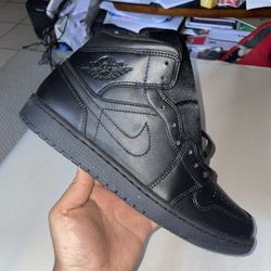 Nike Air Jordan 1 Mid Triple Black New DMG Box Men Size 10 Sneakers