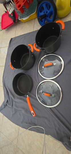Rachel Ray pots 8qt n 4qt ALL FOR $12