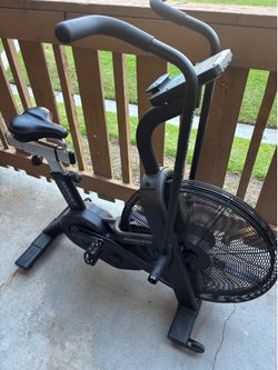 Assault bike pro LIKE NEW great for at home weights gym