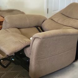 Lay-Flat Power Lift Recliner