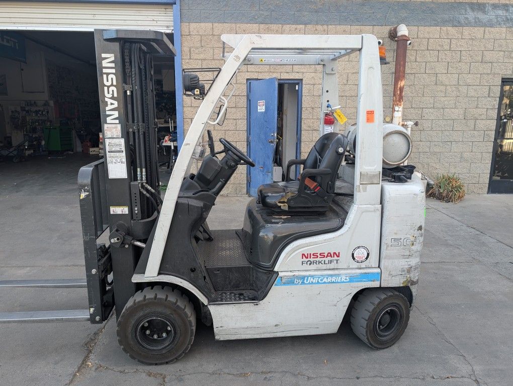 Nissan 50 Fork Lift. Strong motor. Runs great. About 3500 hours.