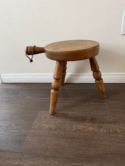 Rustuc Three -legged Wooden Milking Stool With Small Handel
