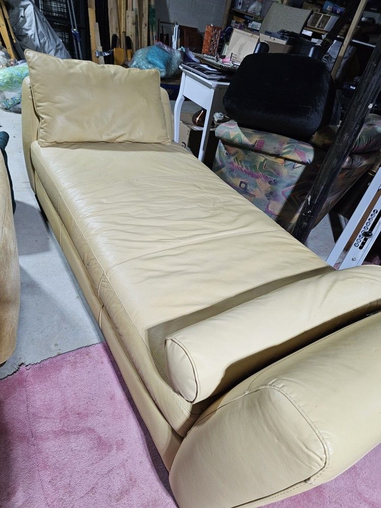 Leather Daybed/settee