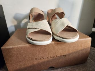 Brand New Women' Brioso Comfort Platform Sandels Beige Woven Cross Strap Size 7M