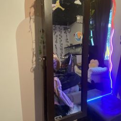 Jewelry Mirror 