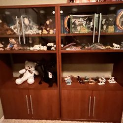 Display Cabinet With Glass Doors And Light