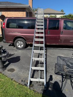 32’ Aluminum Extension Ladder