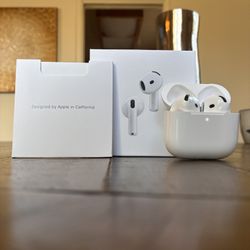 Apple AirPods 4th Generation Active Noise Cancellation - Excellent Condition 