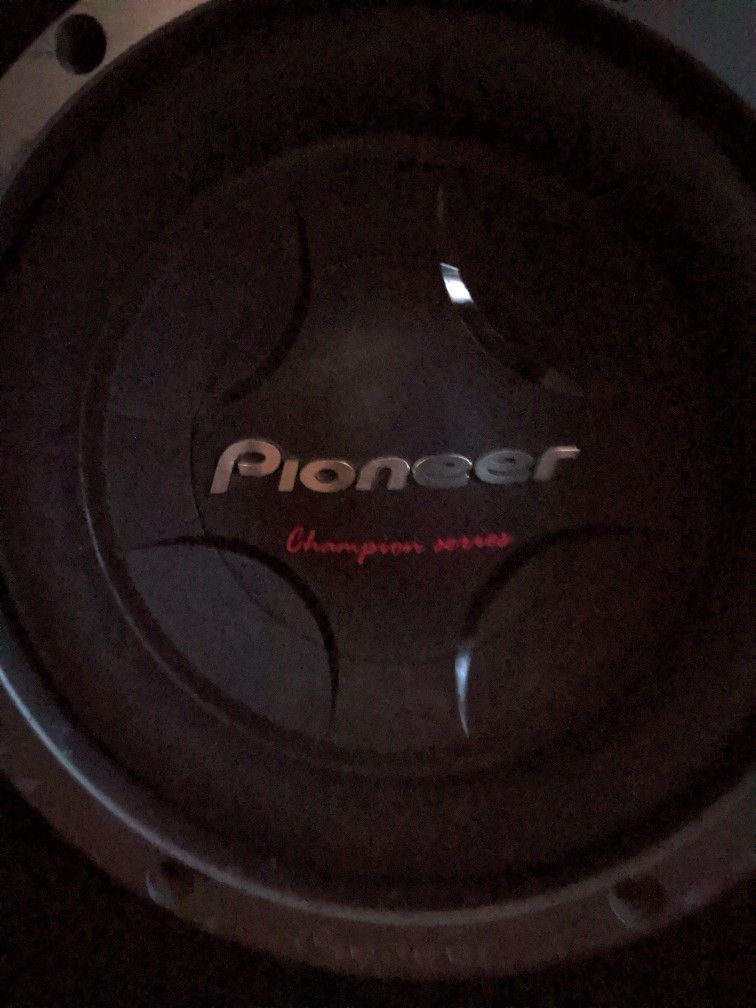 10" Champion Series Pioneer Subwoofer DVC 4ohm With Custom Box