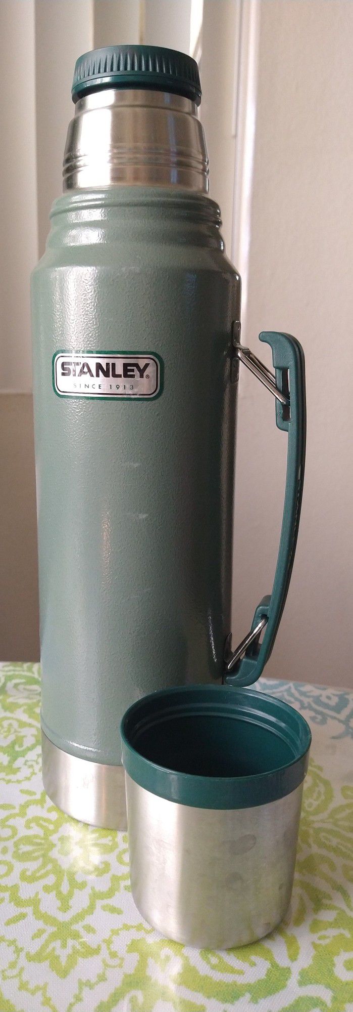 Stanley Classic Vacuum 2 qt. Bottle for Sale in Rosemead, CA - OfferUp