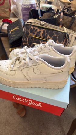 Women’s Nikes 7 & 1/2