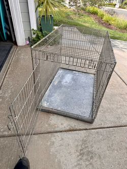 Collapsible metal dog kennel 42”L x 26”W x 30”H