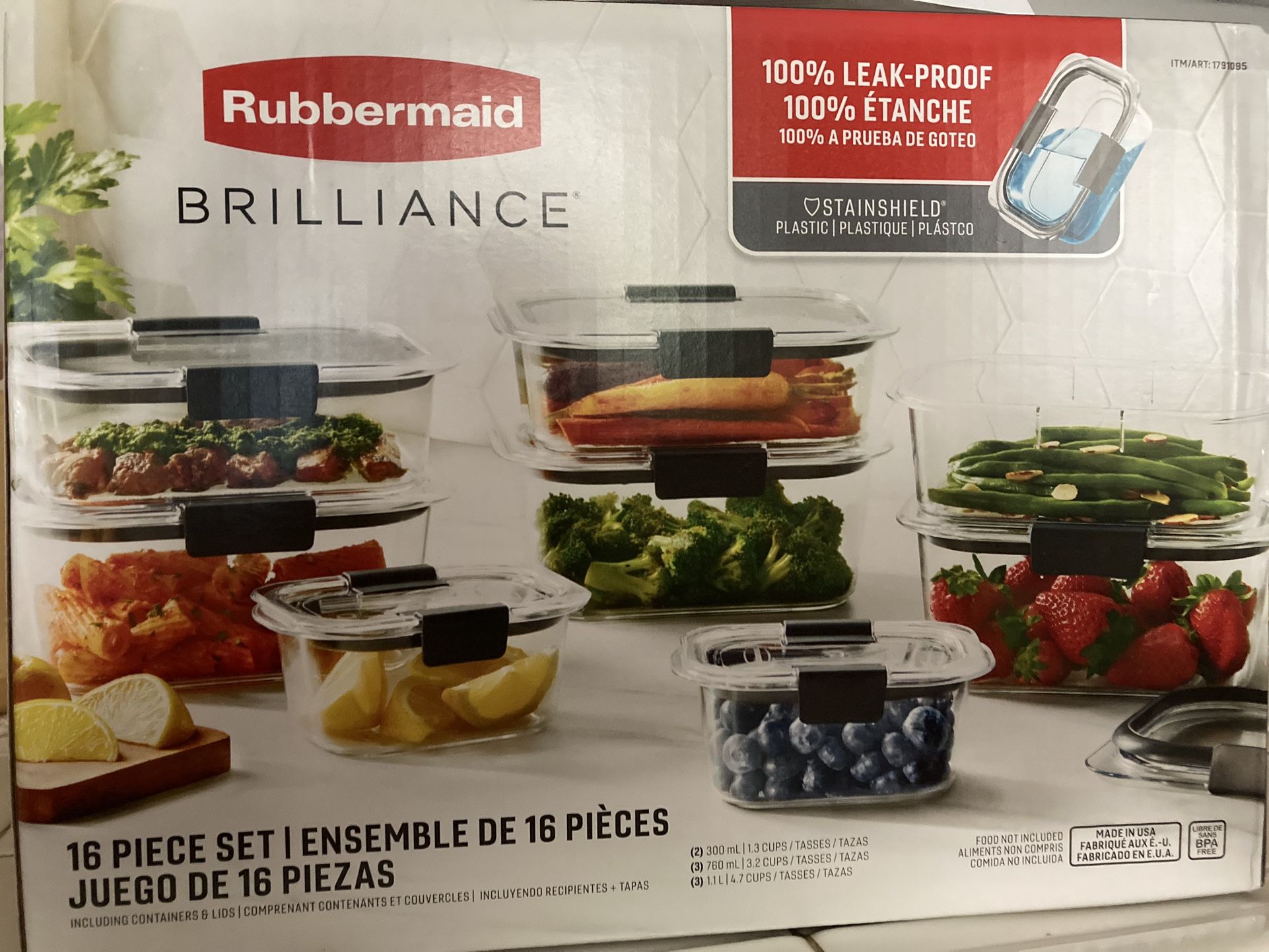 New in box Rubbermaid brilliance plastic food storage-set of 16