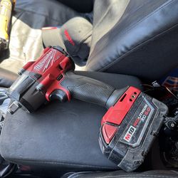 Milwaukee 18v fuel 1/2” impact wrench in great condition with battery
