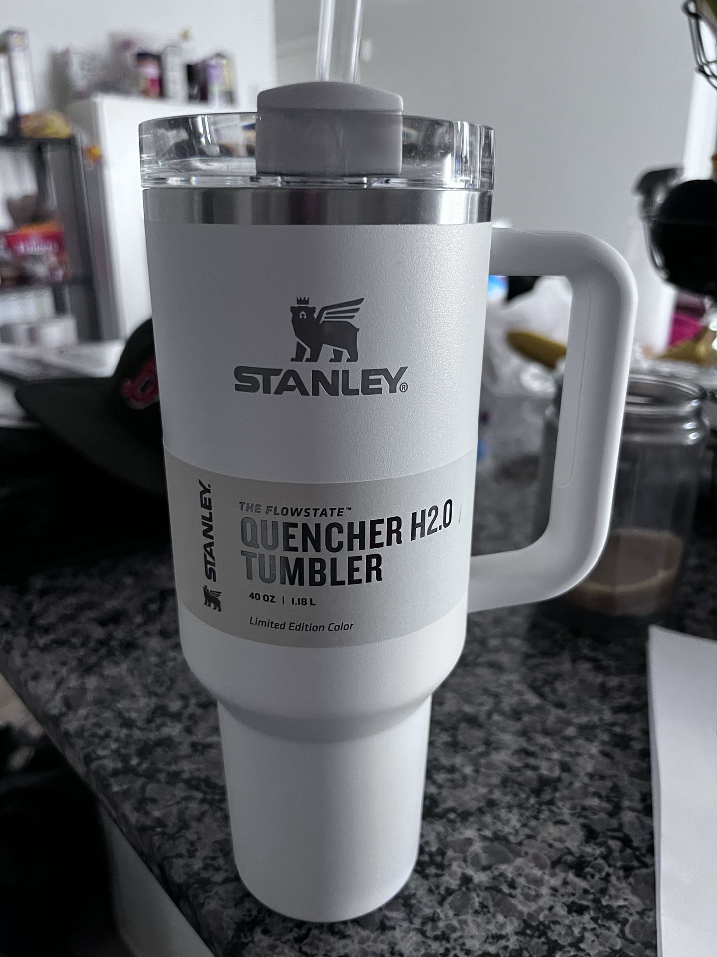 40 Oz. Stanley White Cup for Sale in Mesa, AZ - OfferUp