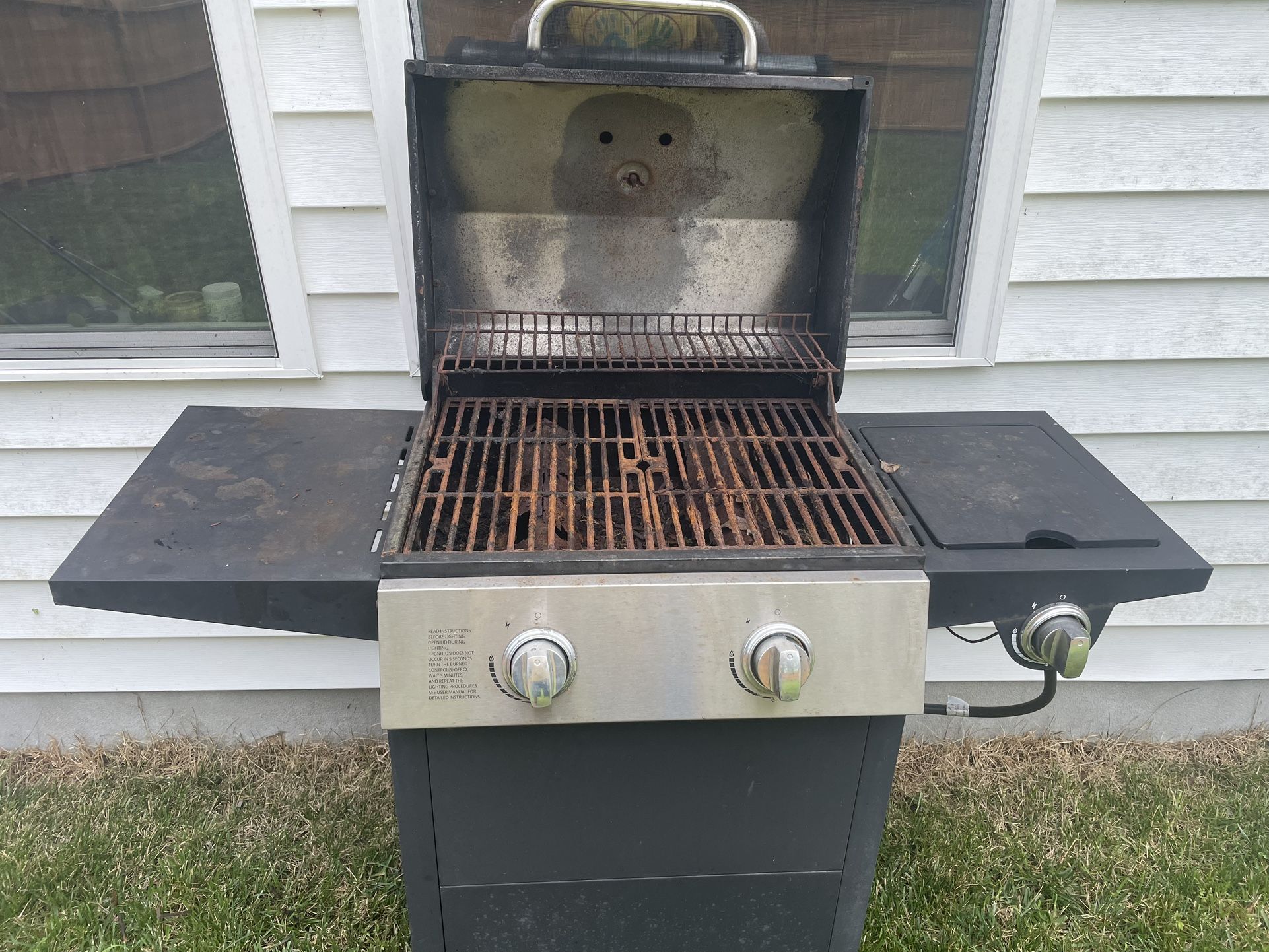 Dyna-Glo Propane Grill + Propane Tank