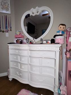 Complete Disney Princess FULL bedroom set