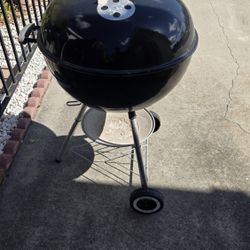 Like New Webber BBQ Pit