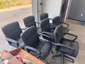 Office Chairs (Matching) x7 - FREE