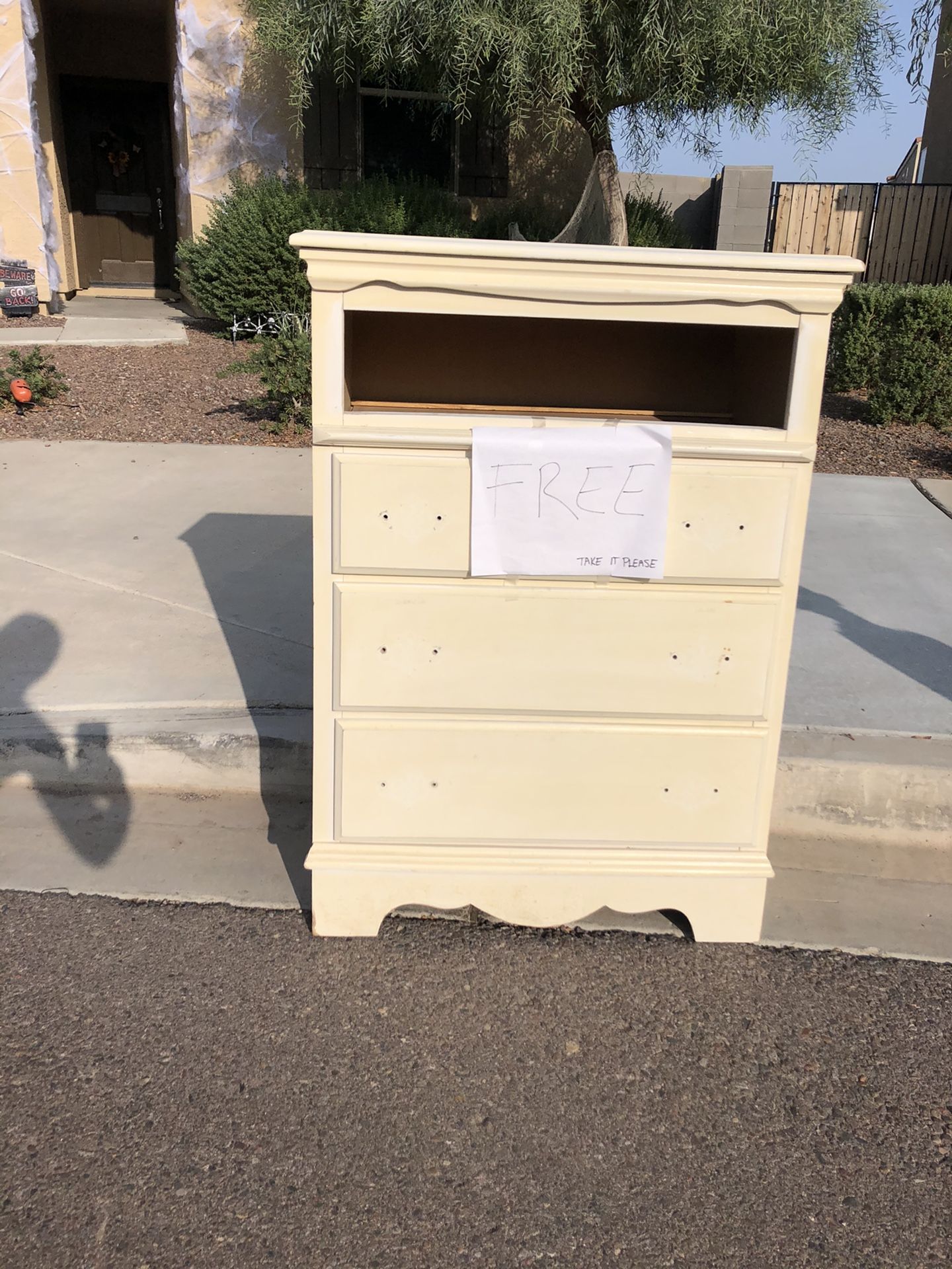 Free dresser