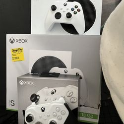 Xbo Series S And Xbox Elite Controller 