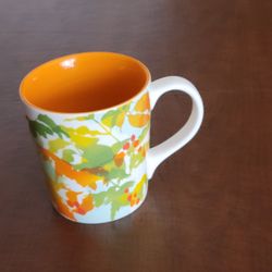 2008 Starbucks Coffee Tea Mug Orange Fall Autumn Leaves And Berries 
14oz. Pre-owned, very good shape, no chips or cracks. Please see photos 
for deta