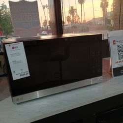 LG  1.5 CU.FT NEOCHEF  COUNTRTOP MICROWAVE
