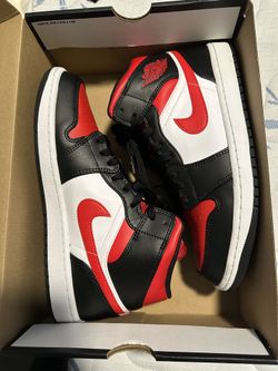 Jordan 1 Mids