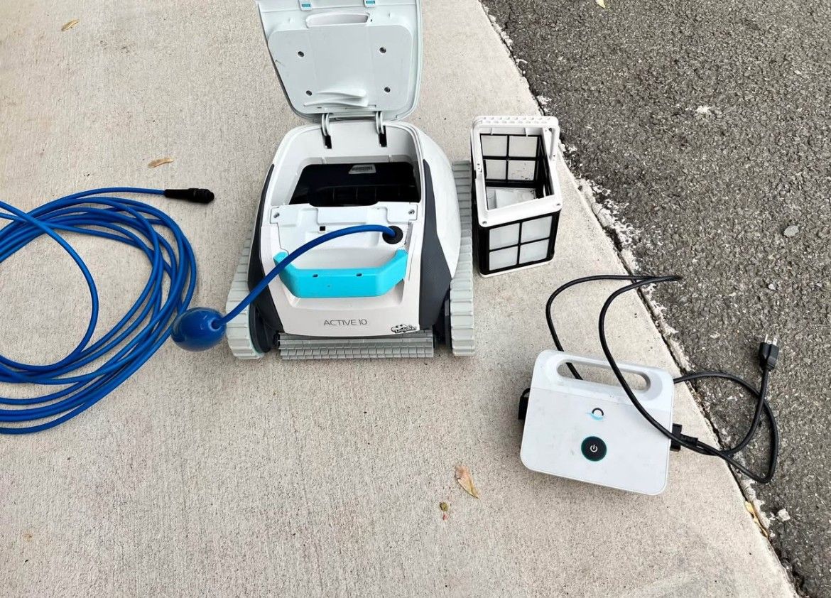 Dolphin Active 10 Pool Robot