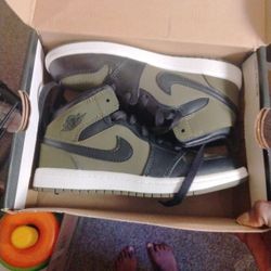 Green Black And White Jordan1's 1/5