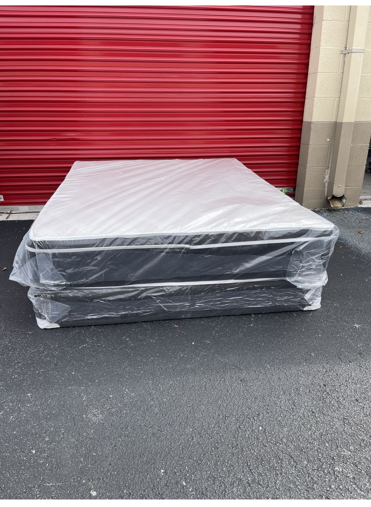 NEW Mattress Queen Size Pillowtop With Box Spring // Offer 🚚