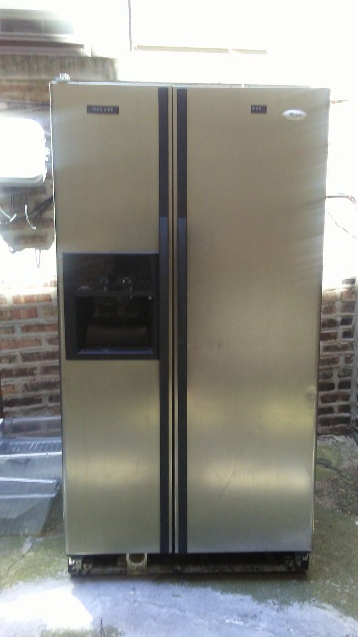 Whirlpool Stainless steel ice maker refrigerator