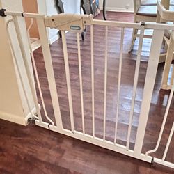 Regalo Wall Safe Extra Wide Walk Through Safety Gate