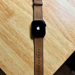 Apple Watch Series 7 (45mm GPS) Bundle