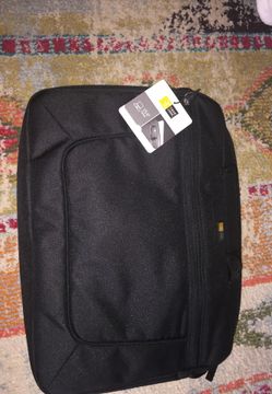 Case Logic laptop carrying case with strap