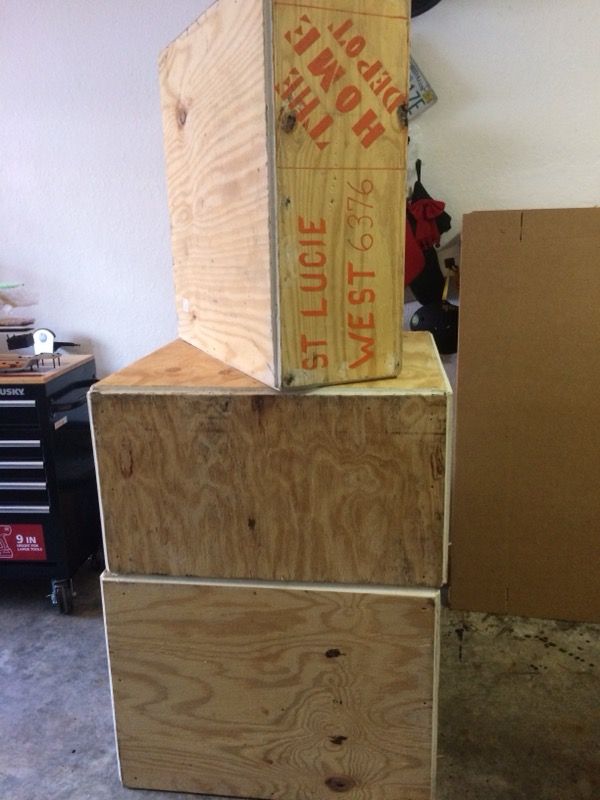 Podium: 3 tier winner’s podium.