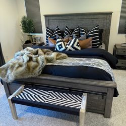 Cal King Rustic Bed frame + 2 Nightstands