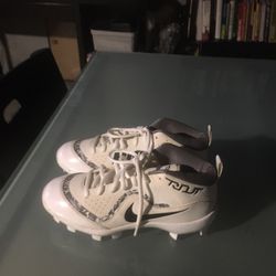 Brand New White Mike Trouts Size 4