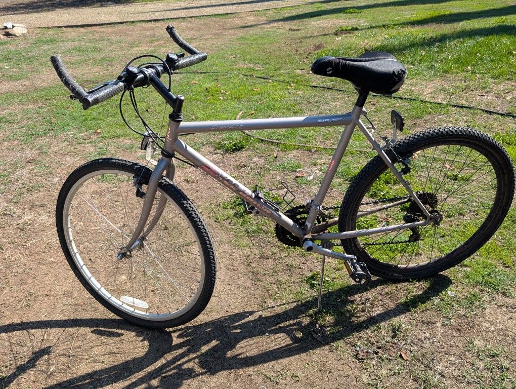 Royce Union Everest 18-Speed SIS Mountain Bike with Shimano System (Needs brake work)
