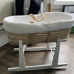 Baby bassinet + stand