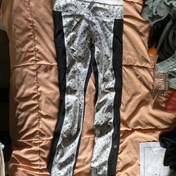 LULU LEMON PANTS (look at description)