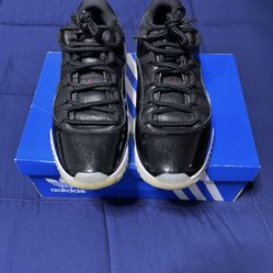 Jordan 11 Retro Low 72-10 2022 Size 9.5
