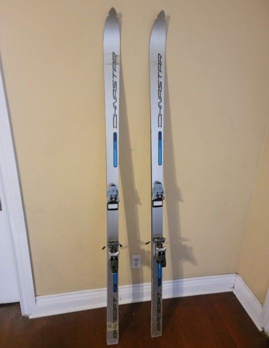 Dynastar Skis 190cm With Tyrolia Bindings Blue And Tyrolia Skis 200cm With Tyrolia Bindings Red See All Pictures 