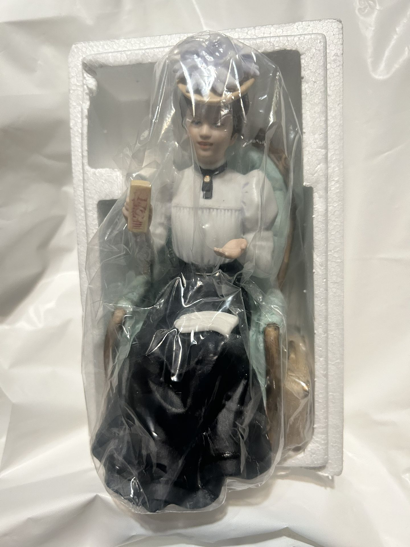 Avon Vintage Mrs Albee Never Opened 10.00