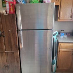 GE Refrigerator