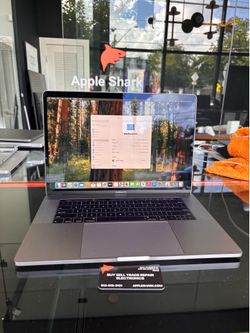 MacBook Pro 2018 15” Core-i9 16GB Ram 512SSD! 90 day warranty! We offer financing.