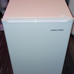 Apartment Size Mini "Refrigerator"(3.5 Cubic)