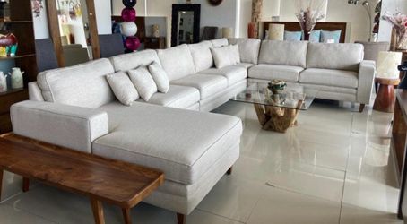 Large U-Shaped Sectional Sofa with Chaise