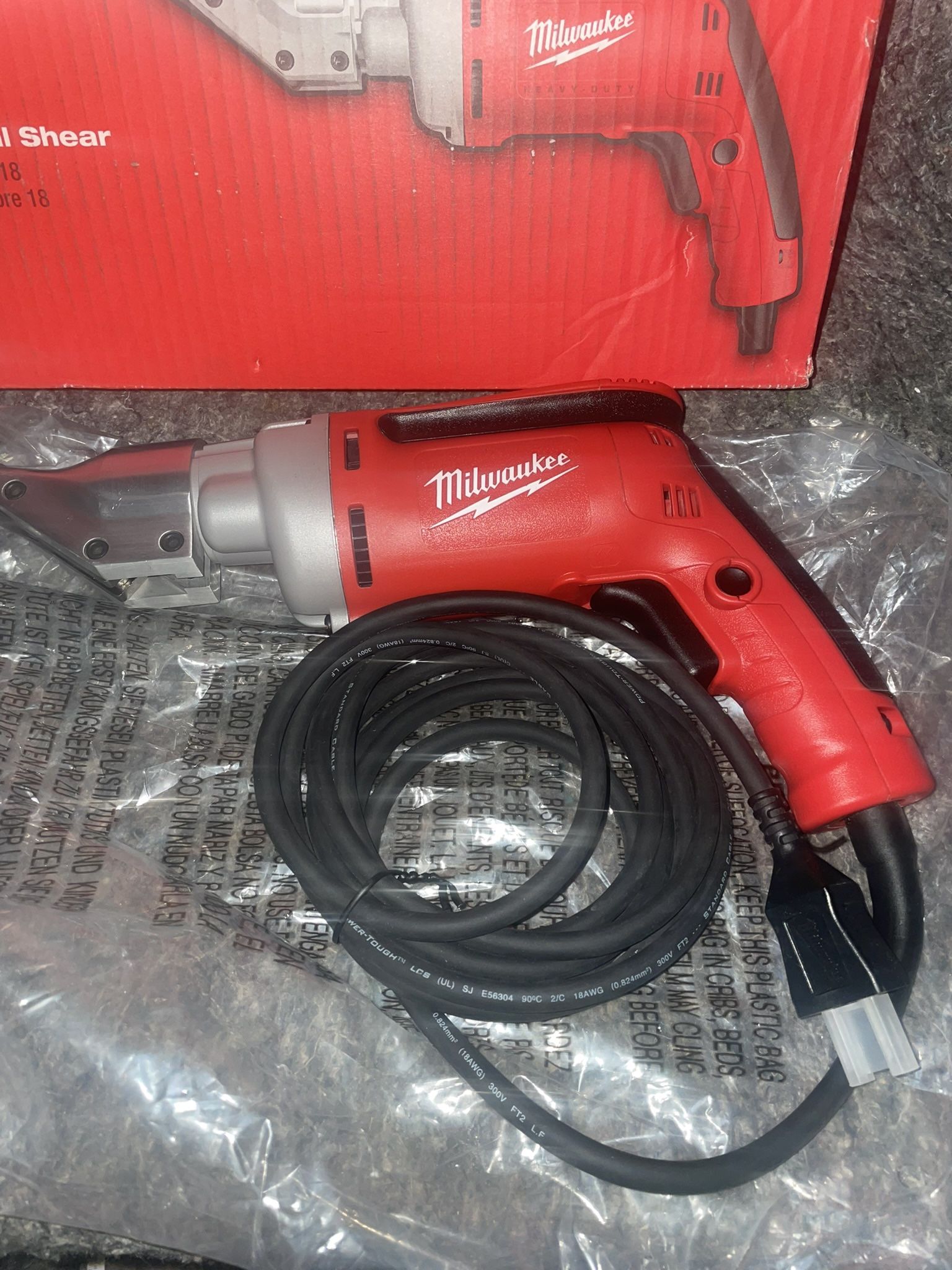 Milwaukee 6.8 Amp 18-Gauge Shear
